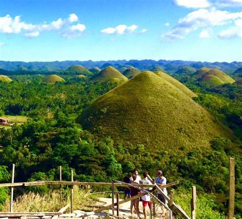 You gotta visit the Chocolate Hills in Bohol! It's truly an uncommon geographical landmark found in few places in the world. We hired a driver to take us to the Chocolate Hills in Bohol, as it's located in the town of Carmen. Like most places in the rural parts of the Philippines, this isn't a destination that you can walk to. 